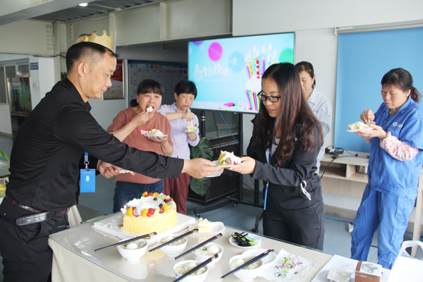 bv伟德源自英国始于19465月员工生日会——温情五月 暖动人心