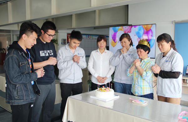 bv伟德源自英国始于19464月员工生日会——你是最美四月天