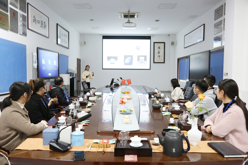 品茶韵  悟新思   bv伟德源自英国始于1946开展茶艺培训活动